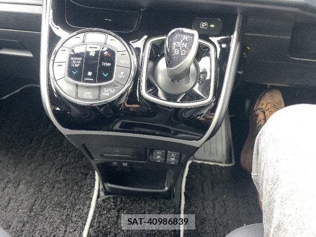 Toyota VOXY 2021-02 8220457-11