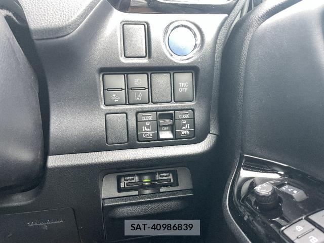 Toyota VOXY 2021-02 8220457-13