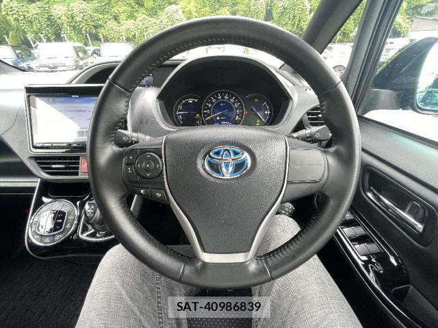 Toyota VOXY 2021-02 8220457-15