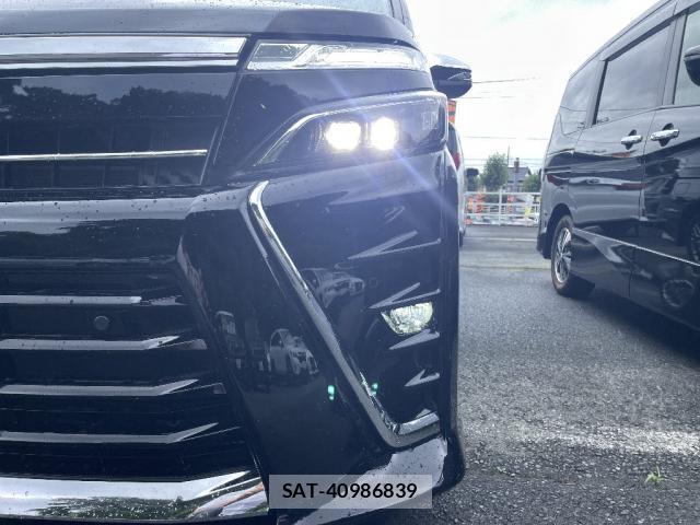 Toyota VOXY 2021-02 8220457-17