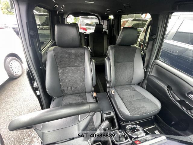 Toyota VOXY 2021-02 8220457-3