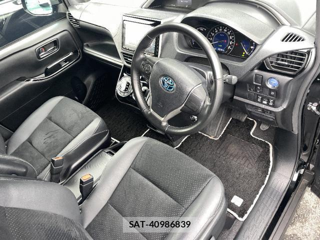 Toyota VOXY 2021-02 8220457-4