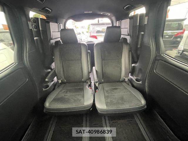Toyota VOXY 2021-02 8220457-6