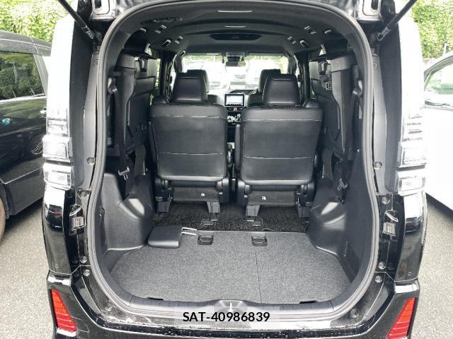 Toyota VOXY 2021-02 8220457-7