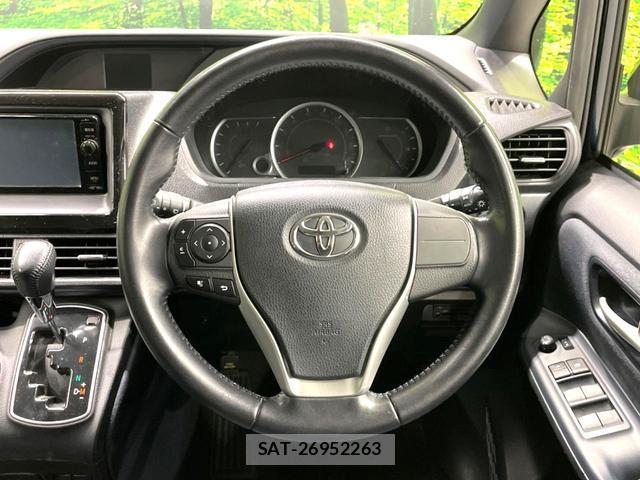 Toyota VOXY 2015-03 8220534-11