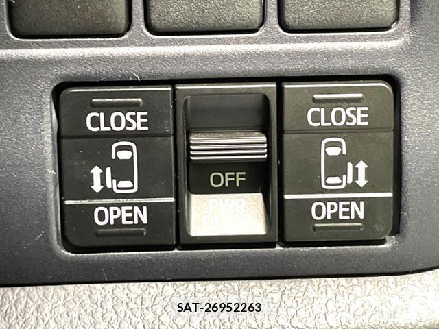 Toyota VOXY 2015-03 8220534-4