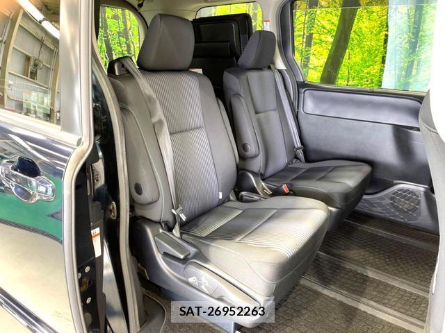 Toyota VOXY 2015-03 8220534-8