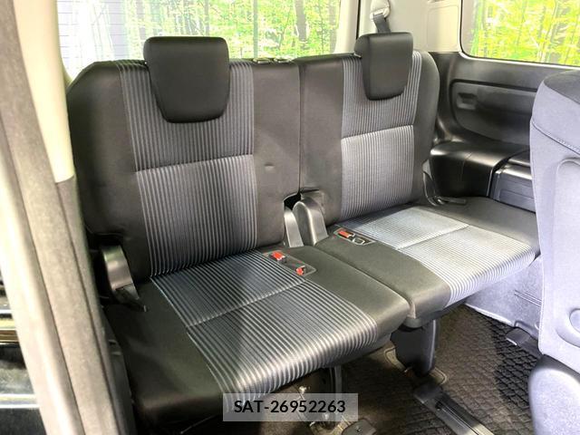 Toyota VOXY 2015-03 8220534-9