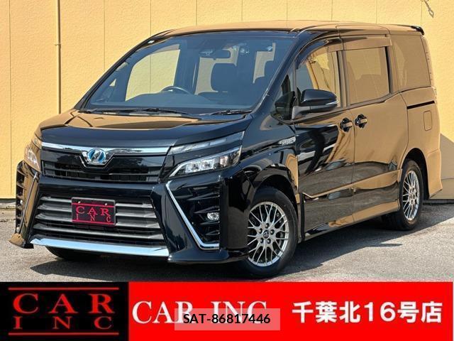 Toyota VOXY 2017-12 8220581-0
