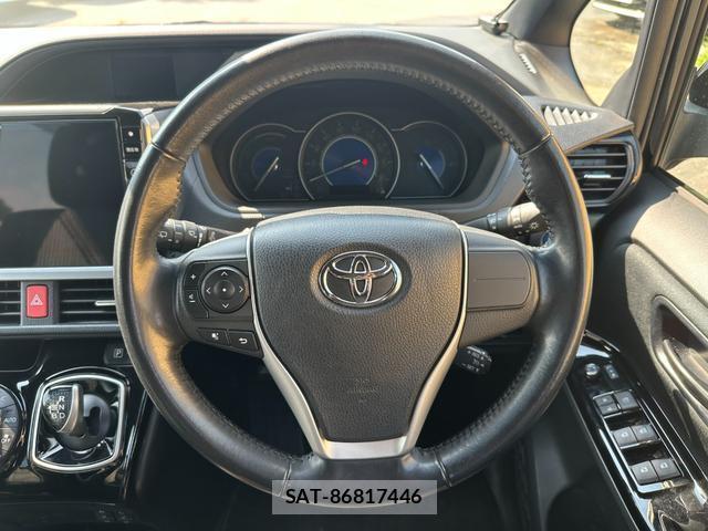 Toyota VOXY 2017-12 8220581-10