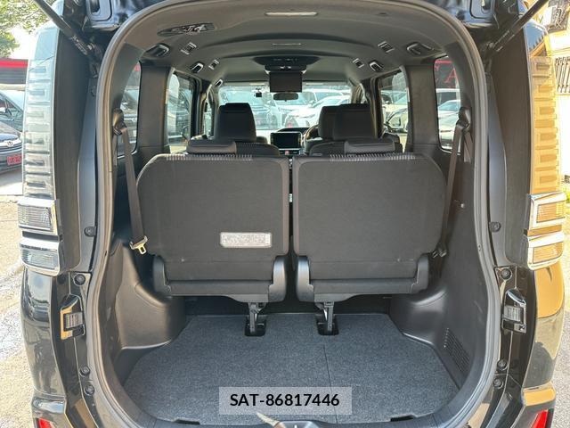 Toyota VOXY 2017-12 8220581-15