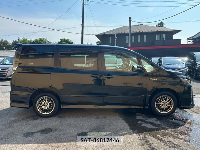 Toyota VOXY 2017-12 8220581-18