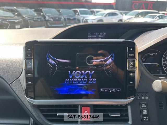 Toyota VOXY 2017-12 8220581-2