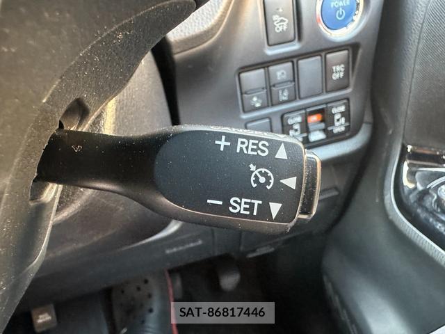 Toyota VOXY 2017-12 8220581-4