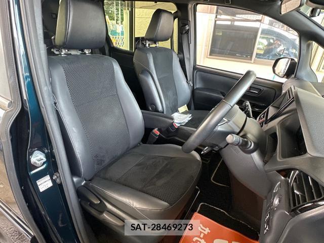 Toyota VOXY 2020-10 8220708-10