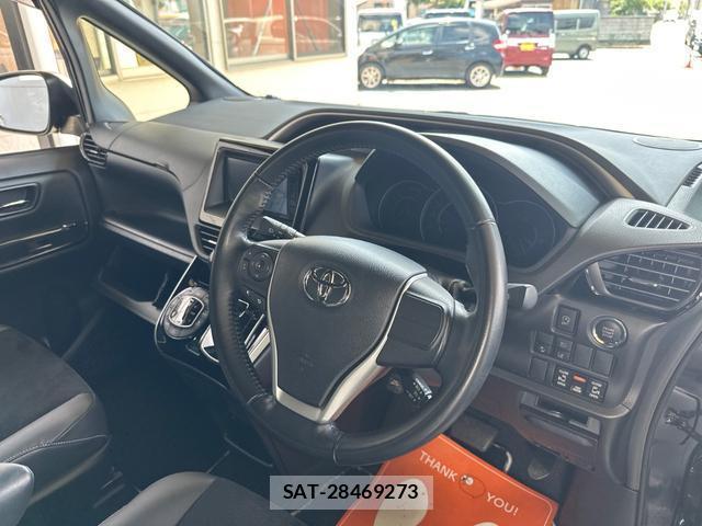 Toyota VOXY 2020-10 8220708-11