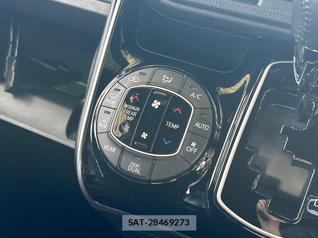 Toyota VOXY 2020-10 8220708-7
