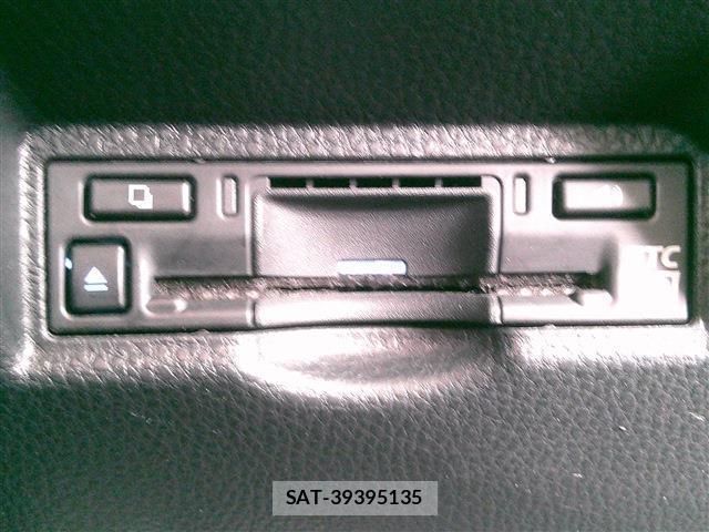 Toyota VOXY 2022-03 8220711-12