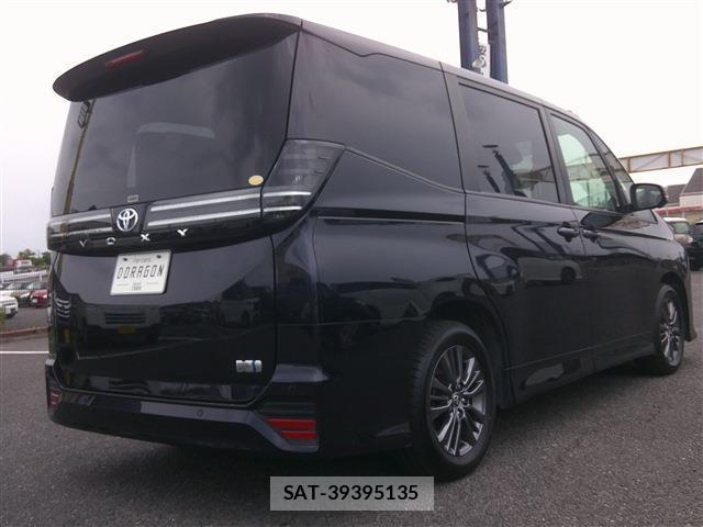 Toyota VOXY 2022-03 8220711-5