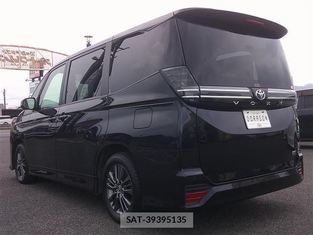 Toyota VOXY 2022-03 8220711-7