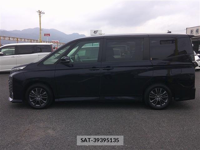 Toyota VOXY 2022-03 8220711-8
