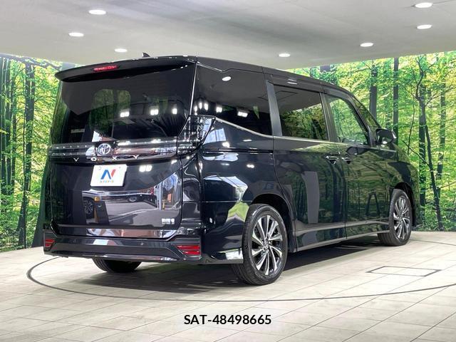 Toyota VOXY 2022-12 8220756-17