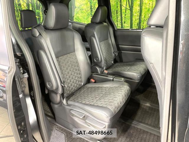 Toyota VOXY 2022-12 8220756-8