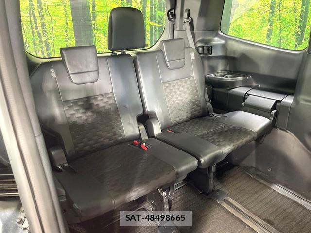Toyota VOXY 2022-12 8220756-9