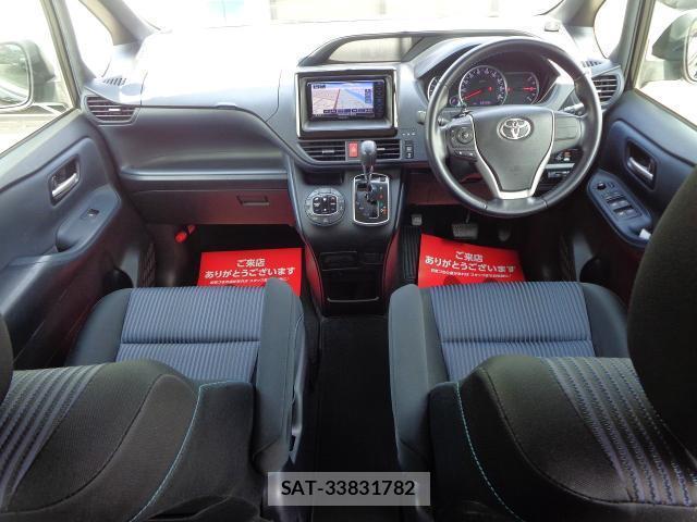 Toyota VOXY 2014-08 8220809-4