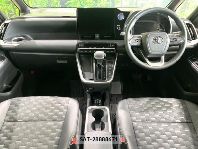 Toyota VOXY 2023-09 8220844-1