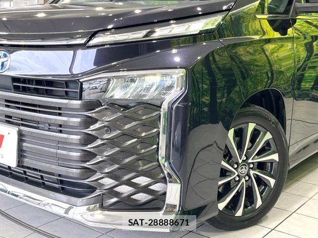 Toyota VOXY 2023-09 8220844-12