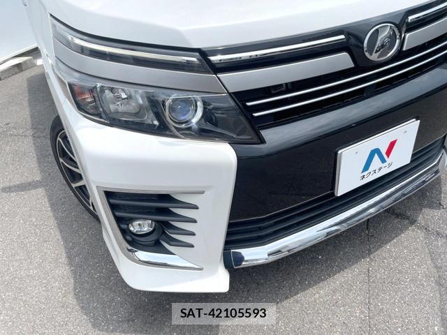 Toyota VOXY 2017-03 8220973-11