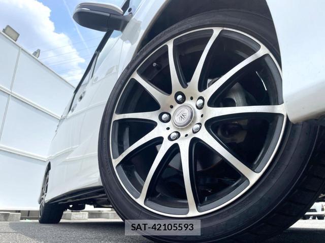 Toyota VOXY 2017-03 8220973-12