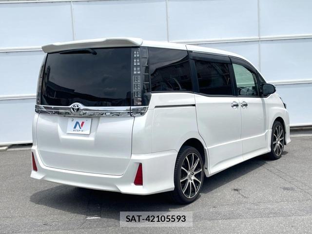 Toyota VOXY 2017-03 8220973-16