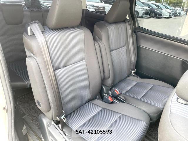 Toyota VOXY 2017-03 8220973-7