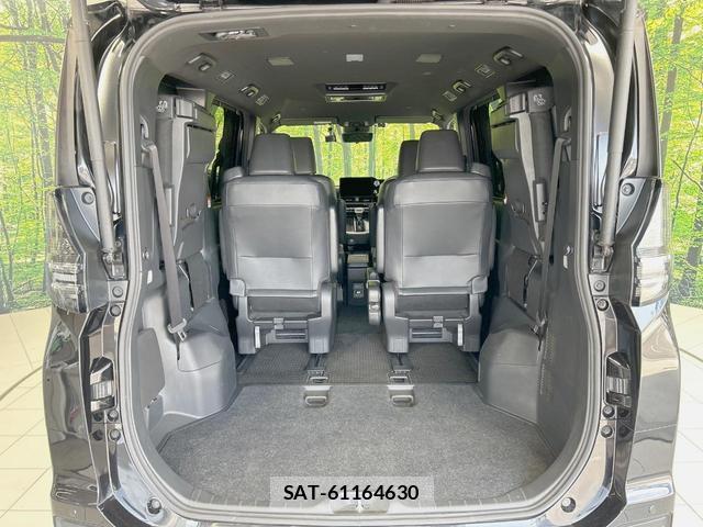 Toyota VOXY 2023-07 8221062-10