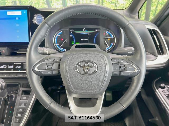 Toyota VOXY 2023-07 8221062-11