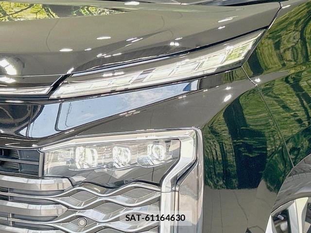 Toyota VOXY 2023-07 8221062-12
