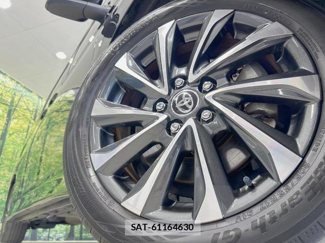 Toyota VOXY 2023-07 8221062-13