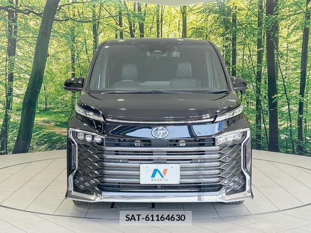 Toyota VOXY 2023-07 8221062-14