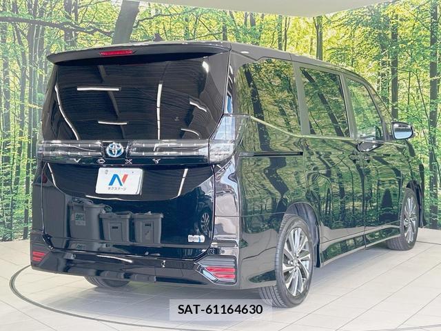 Toyota VOXY 2023-07 8221062-17
