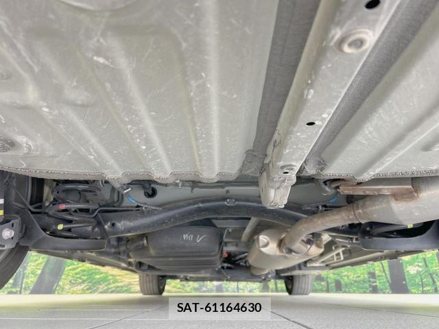 Toyota VOXY 2023-07 8221062-19