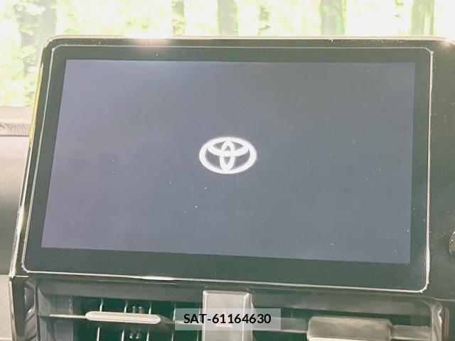 Toyota VOXY 2023-07 8221062-3