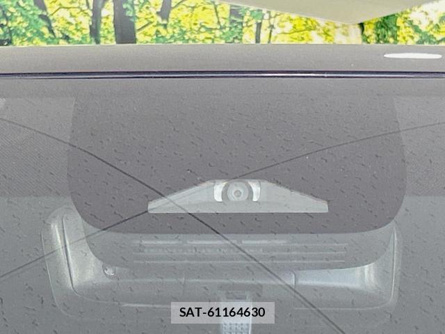 Toyota VOXY 2023-07 8221062-5