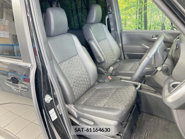 Toyota VOXY 2023-07 8221062-7