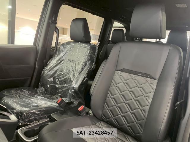Toyota VOXY 2026-07 8221073-12