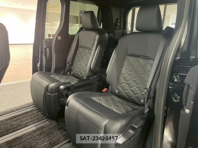 Toyota VOXY 2026-07 8221073-13