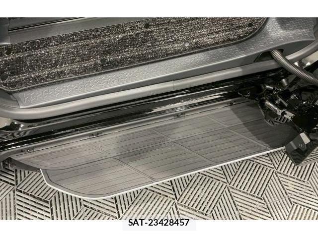 Toyota VOXY 2026-07 8221073-17