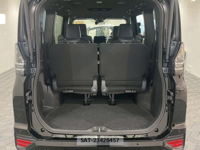 Toyota VOXY 2026-07 8221073-18