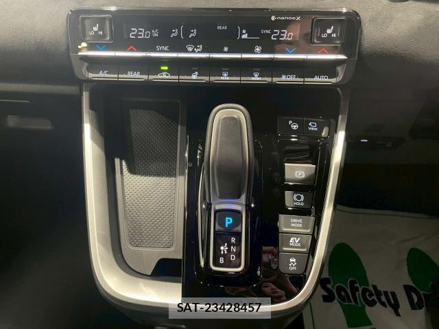 Toyota VOXY 2026-07 8221073-5